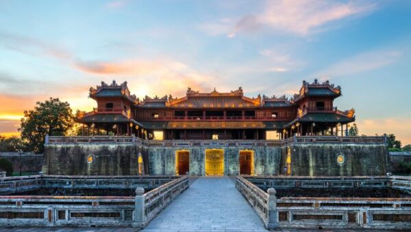 HUẾ- MỘNG MƠ GIỮA LÒNG DI SẢN
